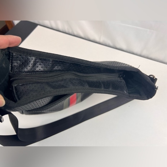 Haute Shore Blake Bello crossbody bag - Picture 7 of 9